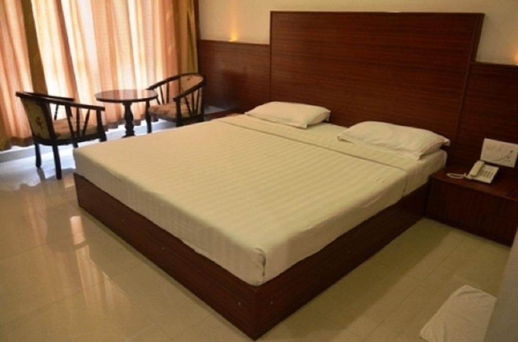 Hotel Seven Sky Clarks Exotica Bhuj Habitación foto