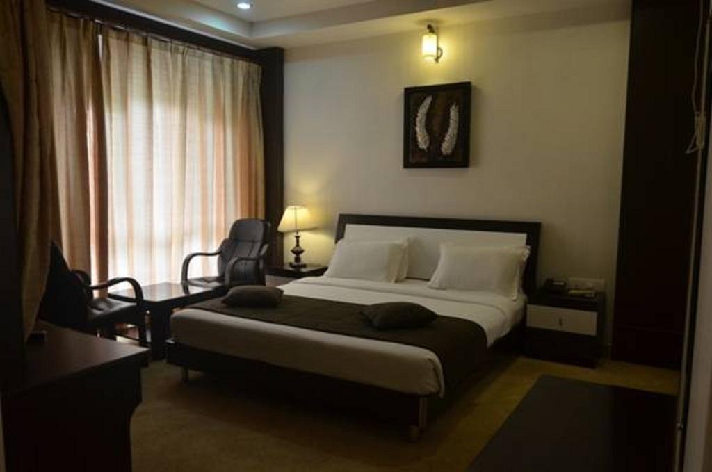 Hotel Seven Sky Clarks Exotica Bhuj Habitación foto