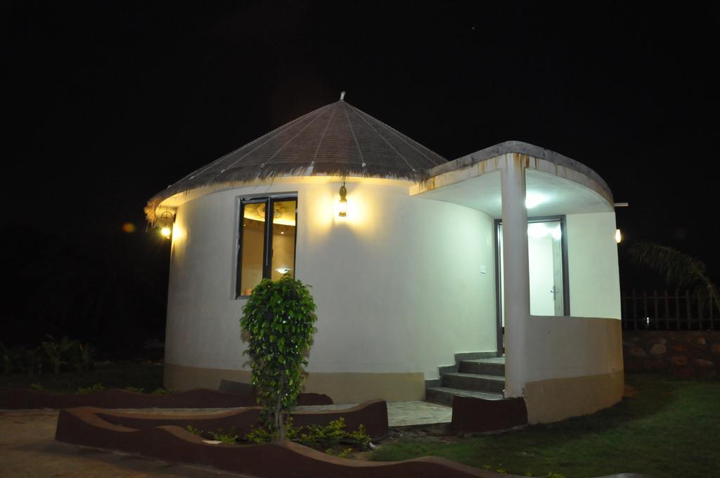 Hotel Seven Sky Clarks Exotica Bhuj Habitación foto