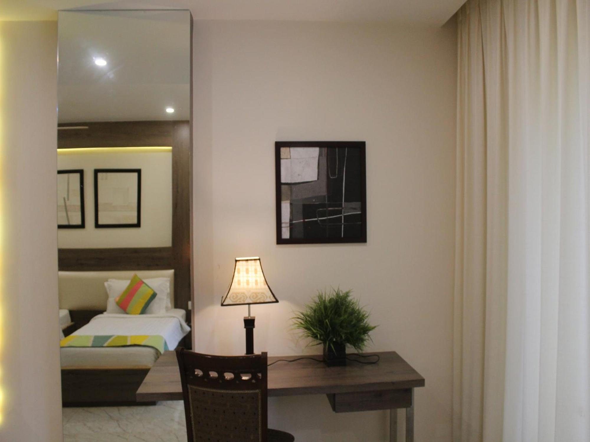 Hotel Seven Sky Clarks Exotica Bhuj Exterior foto