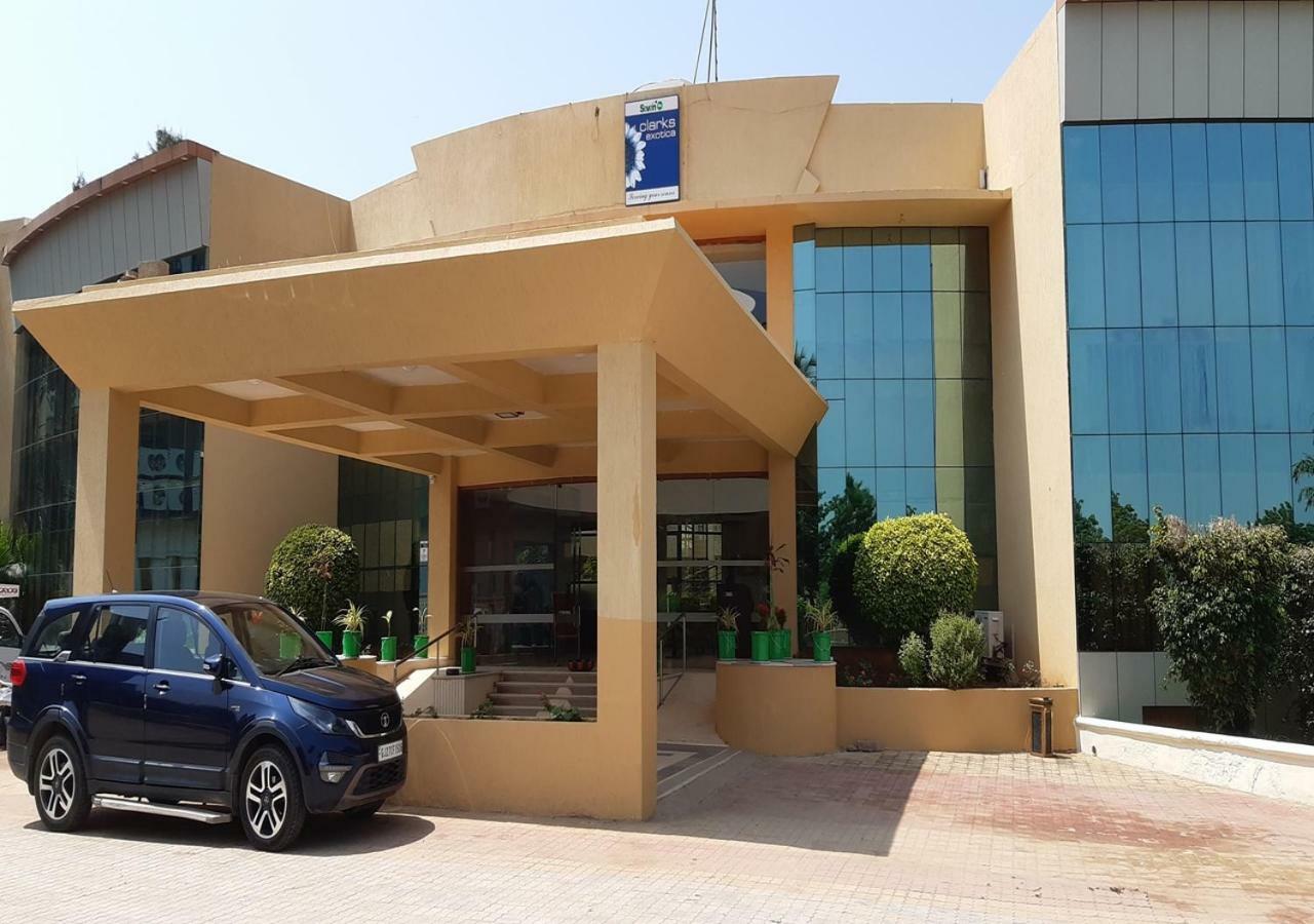 Hotel Seven Sky Clarks Exotica Bhuj Exterior foto