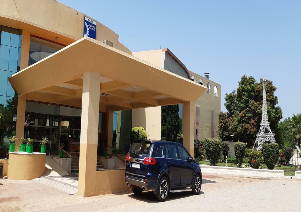 Hotel Seven Sky Clarks Exotica Bhuj Exterior foto